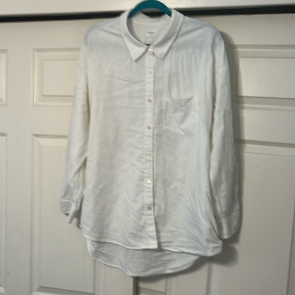 Relaxed Linen Shirt - Picture 7 of 8